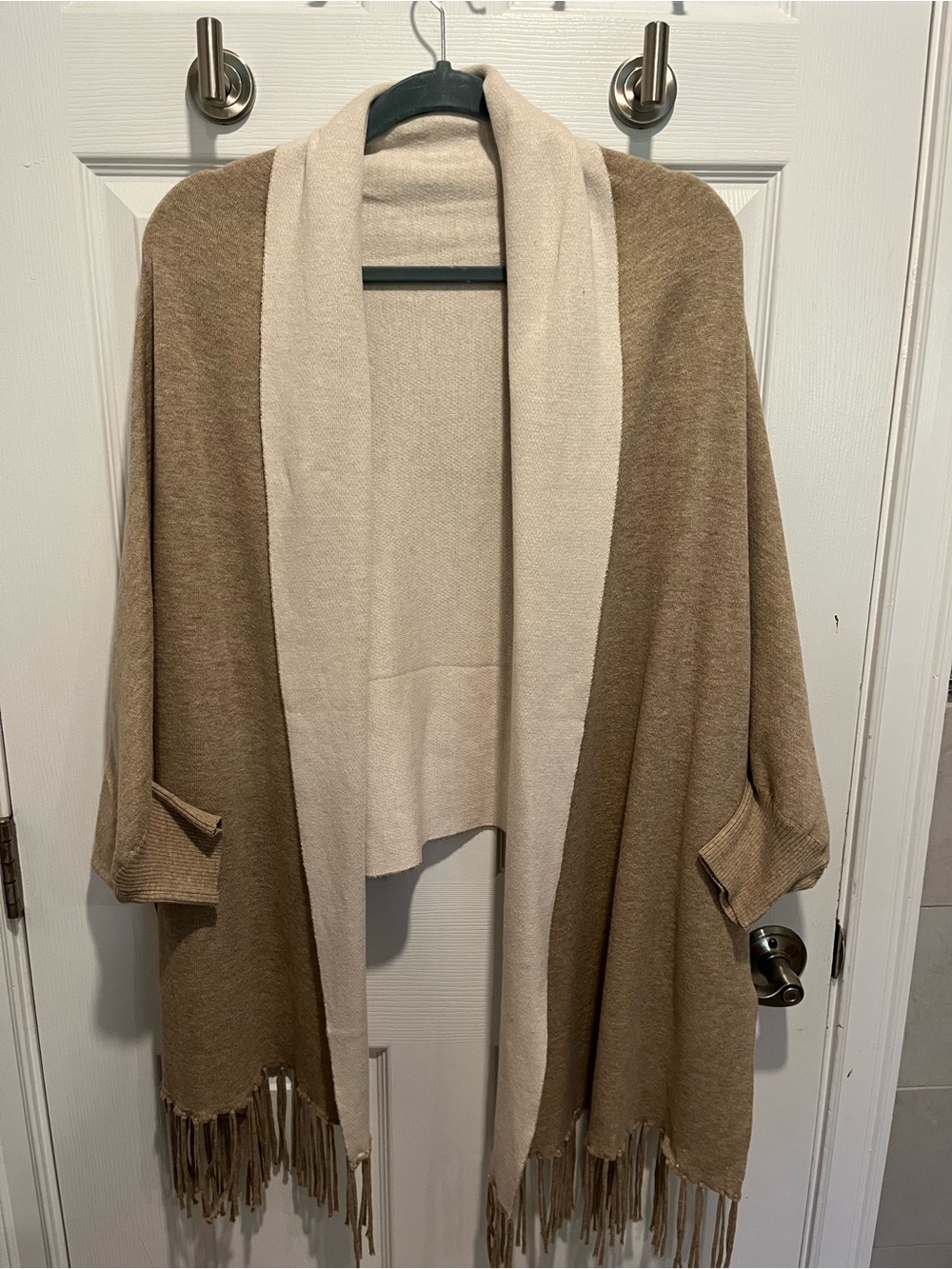Tommy Bahama Cream & Brown Fringe Open-Front Knit Poncho